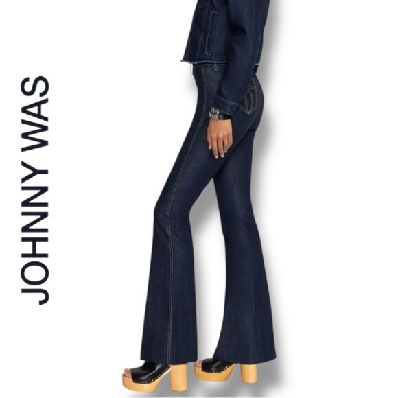 JOHNNY WAS Rue De La Flare Jean Dark Blue Flare Wide Leg Jeans in the Size 32 - Picture 4 of 9